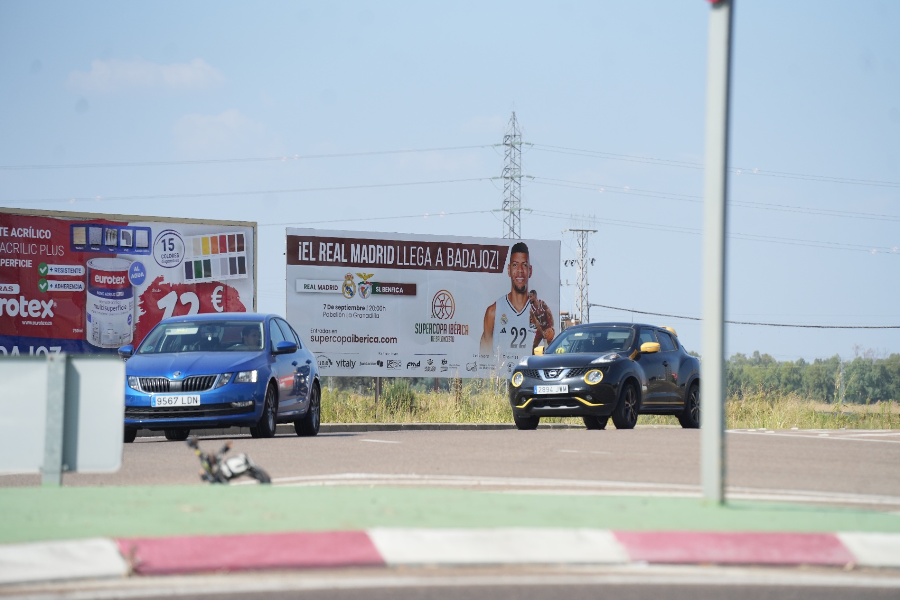 Valla publicitaria de la Supercopa Ibérica en Badajoz