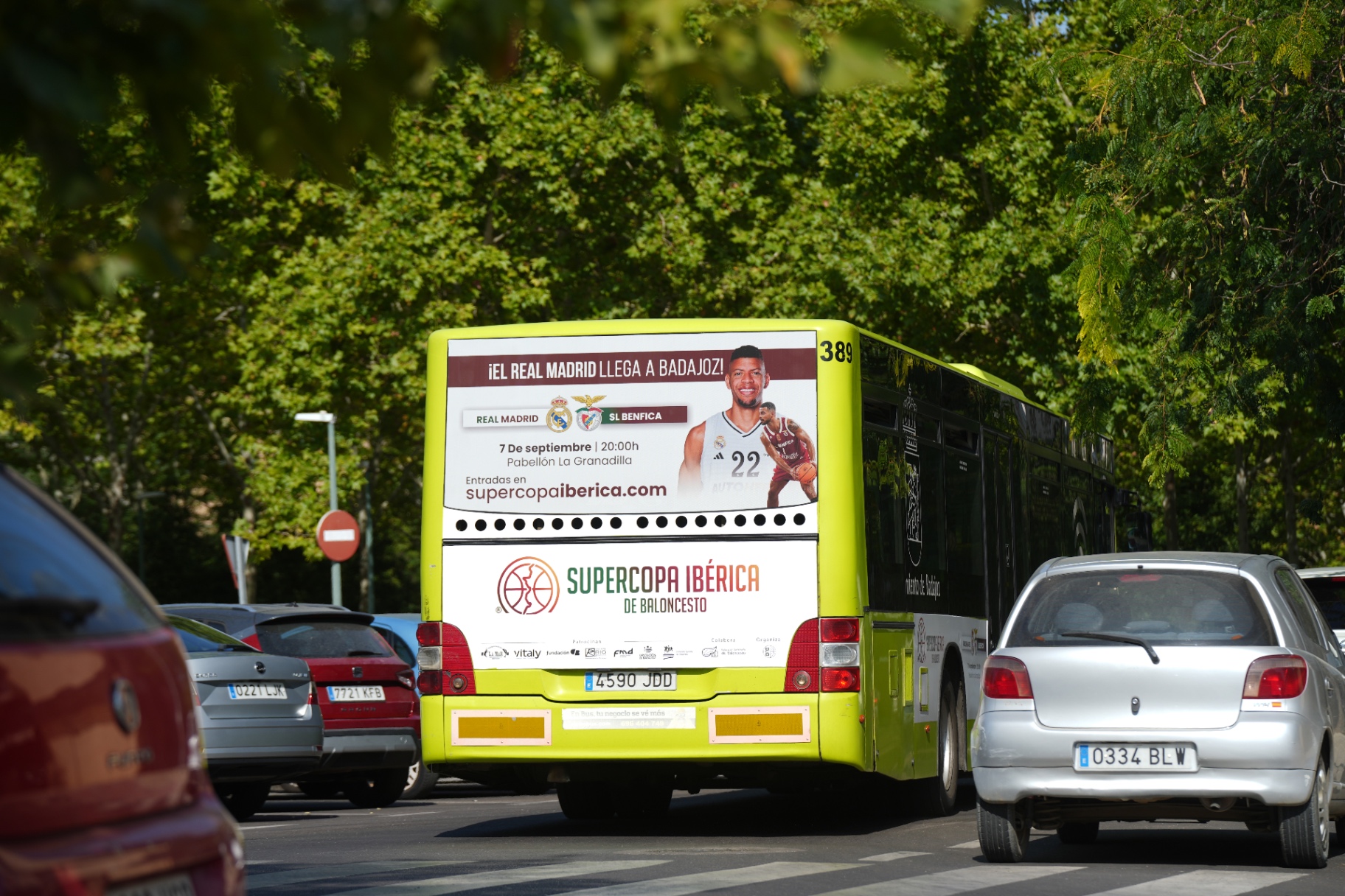 Autobús urbano de Badajoz con la publicidad de la Supercopa